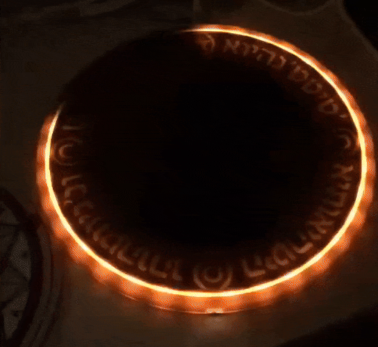 Magic Kablosuz Şarj Cihazı, birinci sınıf malzemelerden üretilmiştir, tüm Qi özellikli cihazlarla uyumlu hızlı şarj özelliğine sahiptir, kompakt ve kullanımı güvenlidir.