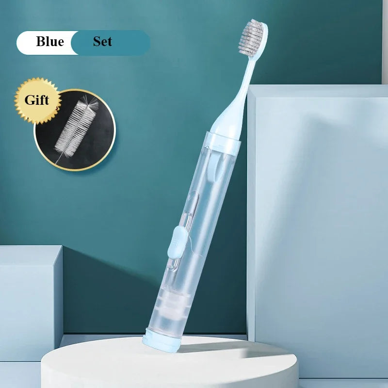 Escova de dentes portátil 3 em 1 que combina as funções de escovação, limpeza da língua e massagem gengival. É feita de materiais duráveis, compacta e fácil de transportar.
