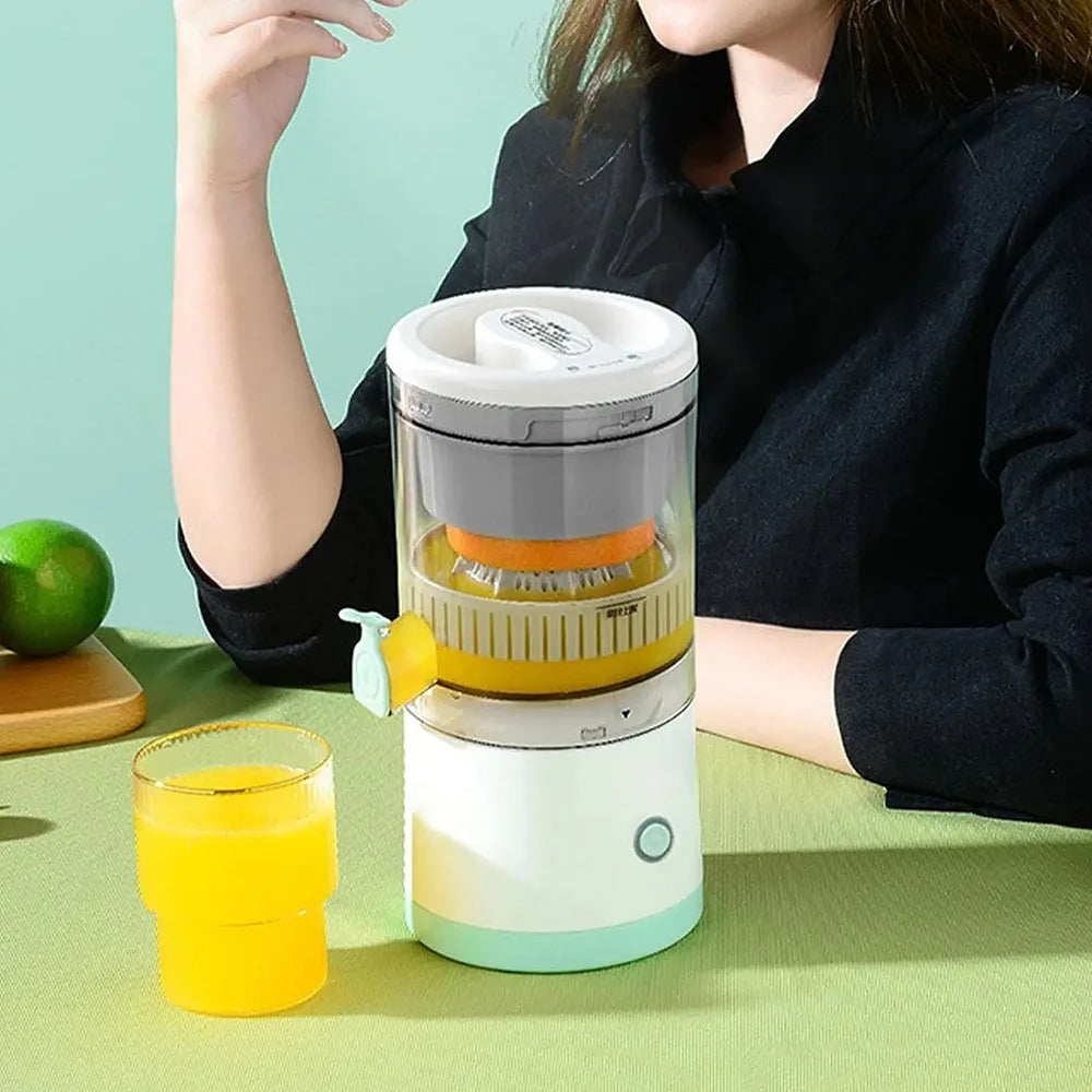 Pembuat jus listrik portabel terbuat dari bahan berkualitas tinggi, tahan lama, ringkas, dan ringan, cocok untuk membuat jus segar di rumah, kantor, atau saat bepergian.