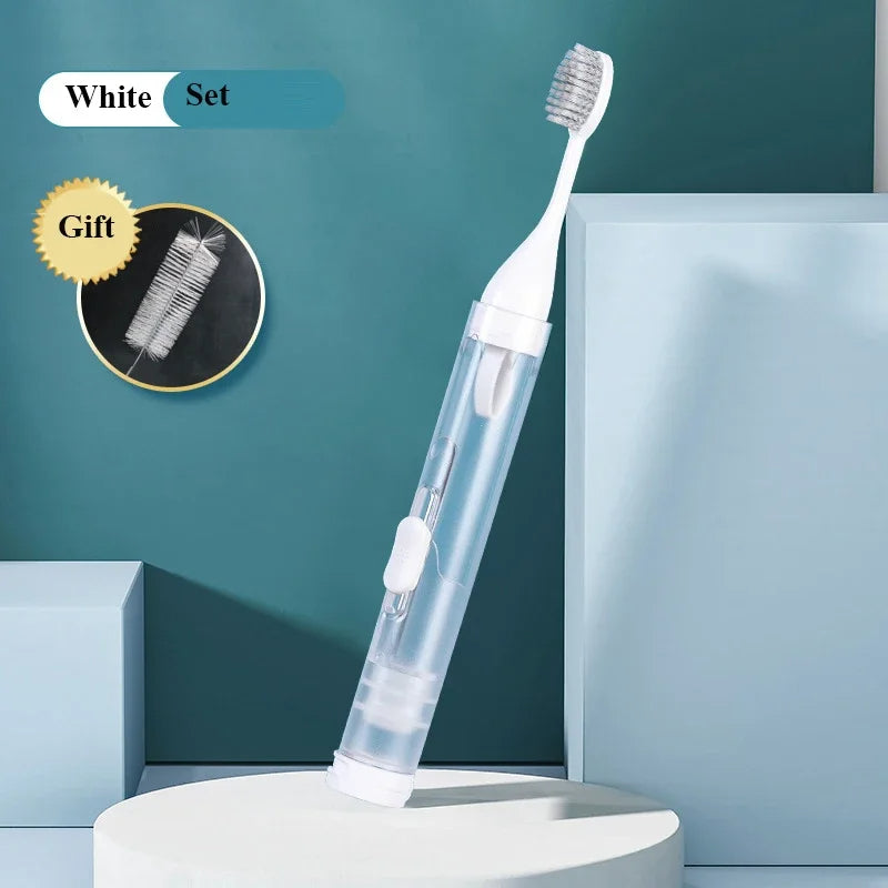 Escova de dentes portátil 3 em 1 que combina as funções de escovação, limpeza da língua e massagem gengival. É feita de materiais duráveis, compacta e fácil de transportar.
