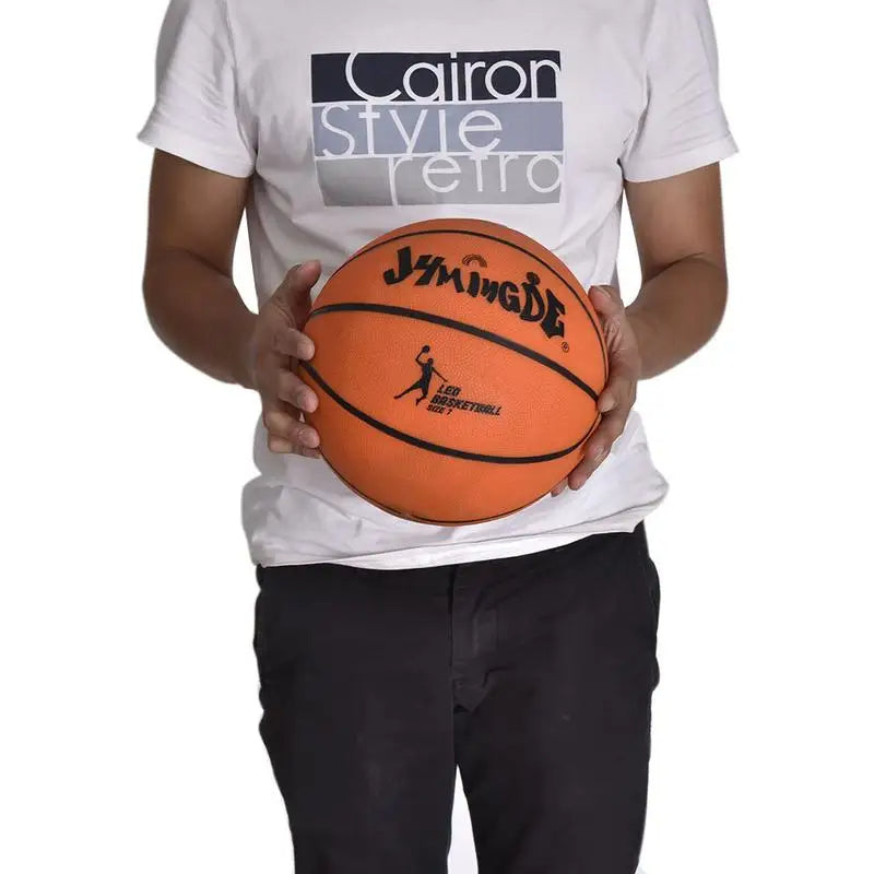 Gece LED'li Parlayan Basketbol Topu

